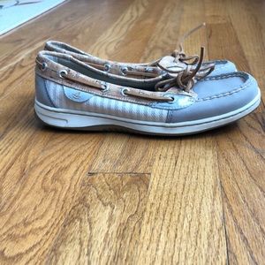Woman’s Sperry Top-sider boat shoes